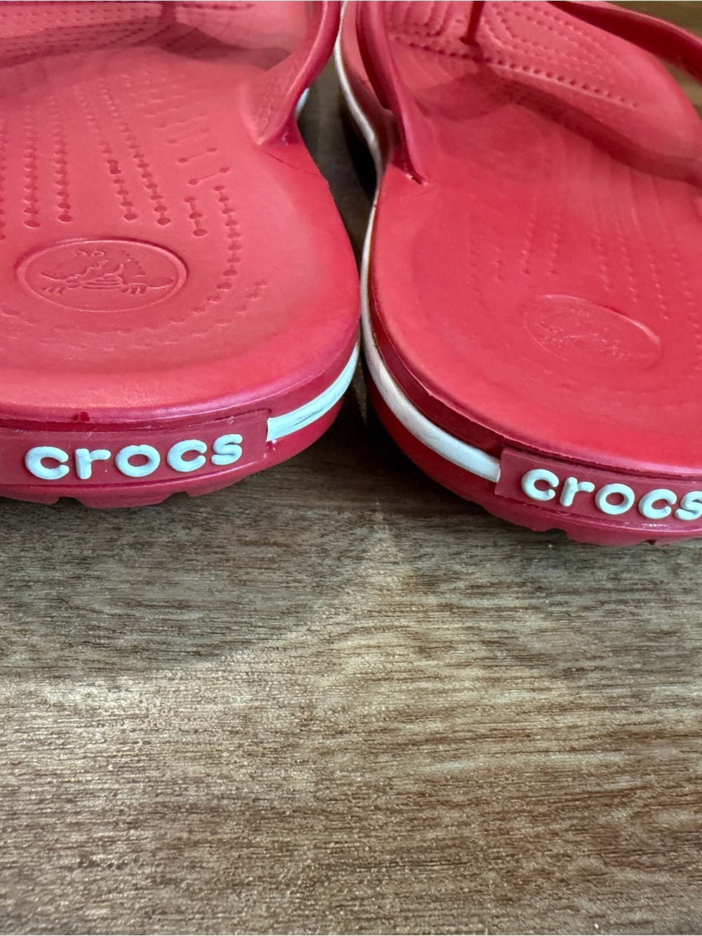 Crocs Classic Red Flip Flops - Picture 6 of 7